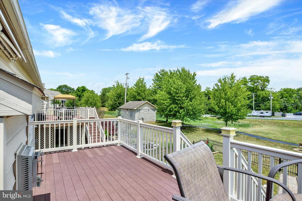 215 BROOKRIDGE COURT