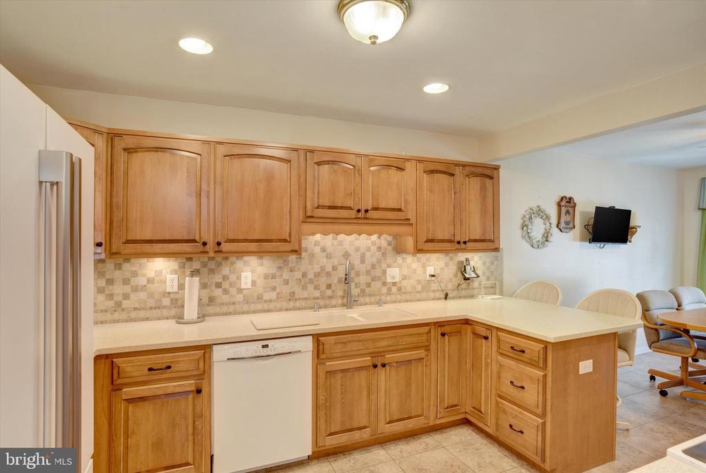 215 BROOKRIDGE COURT