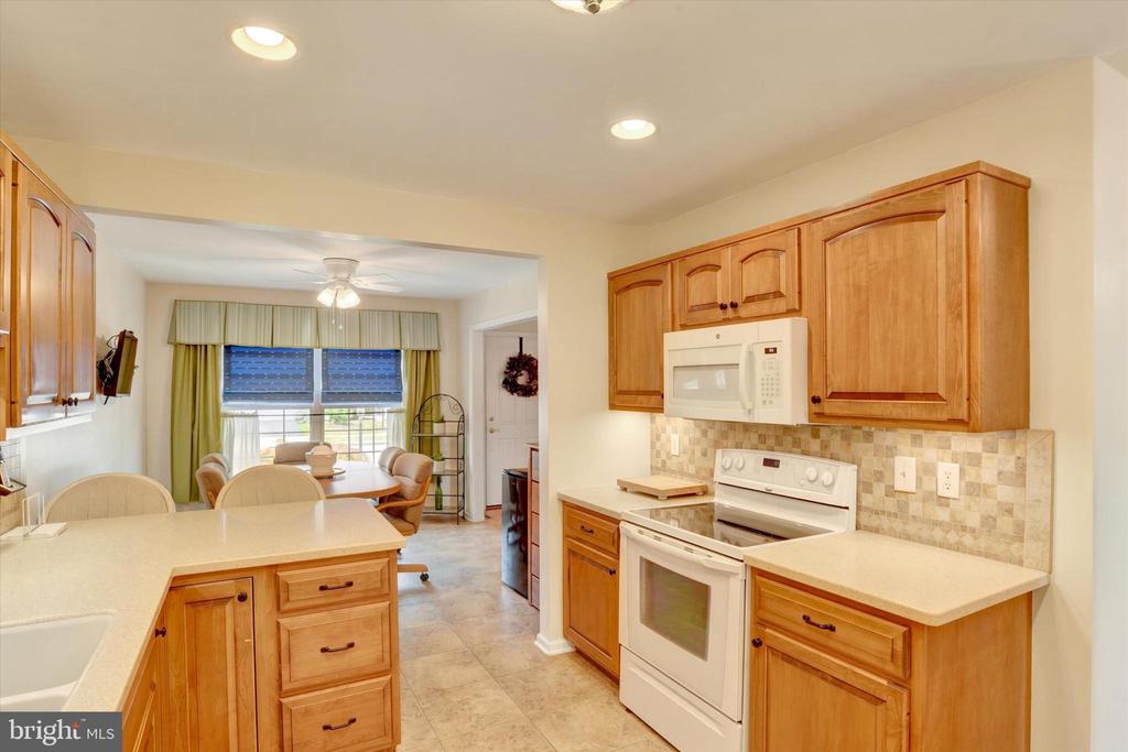 215 BROOKRIDGE COURT