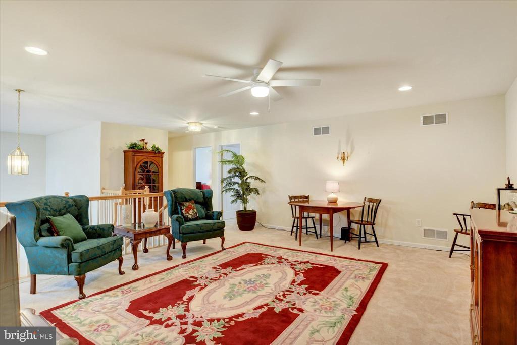 215 BROOKRIDGE COURT