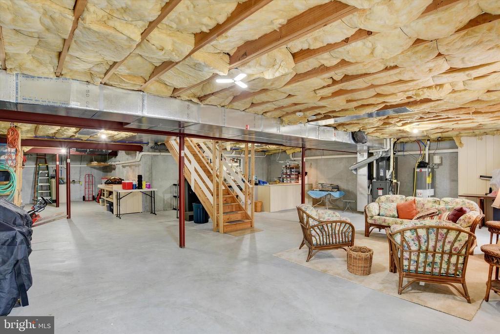 215 BROOKRIDGE COURT