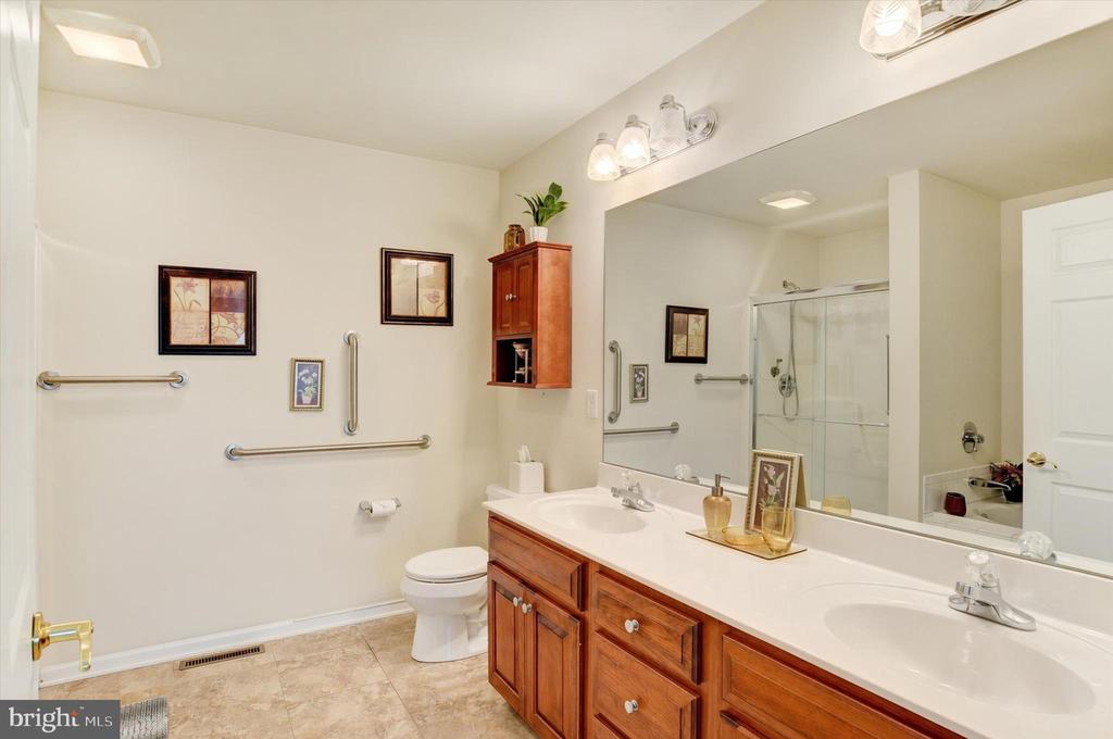 215 BROOKRIDGE COURT
