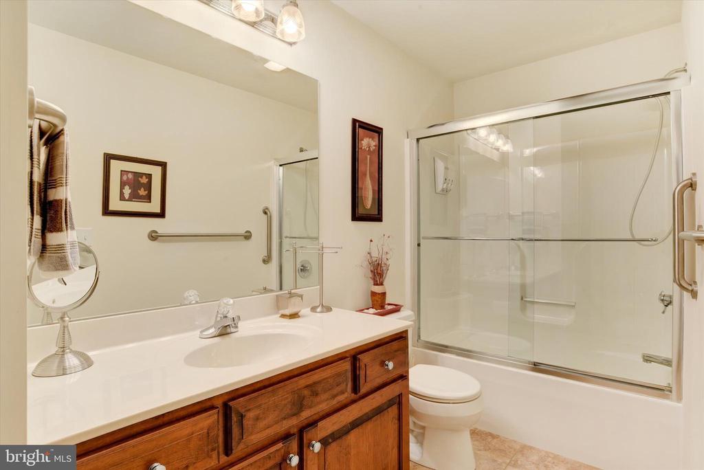 215 BROOKRIDGE COURT