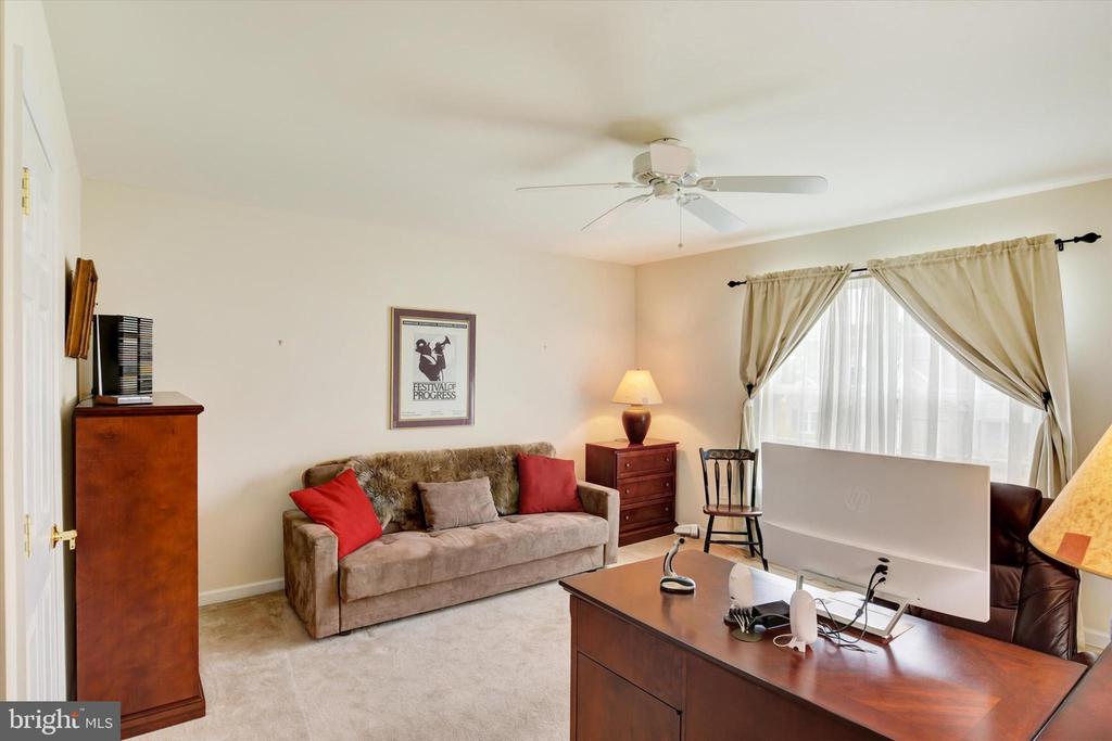 215 BROOKRIDGE COURT