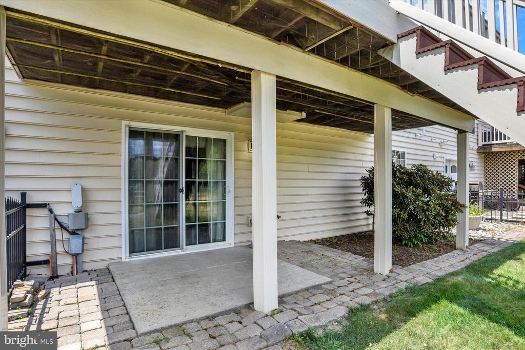 215 BROOKRIDGE COURT