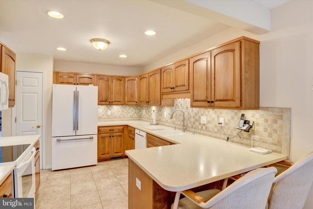 215 BROOKRIDGE COURT