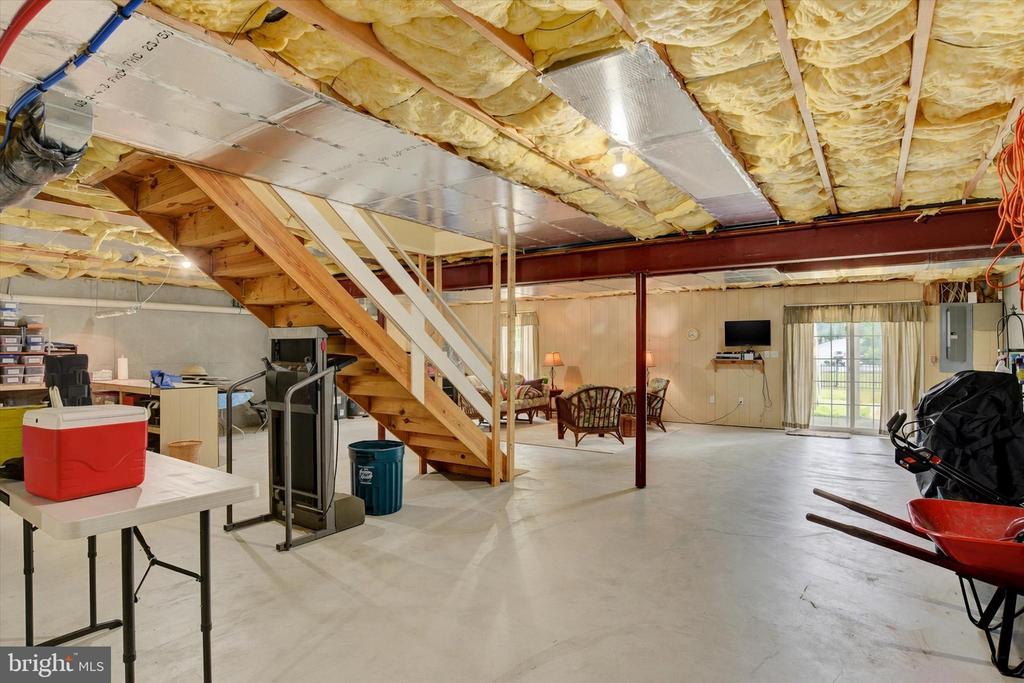215 BROOKRIDGE COURT