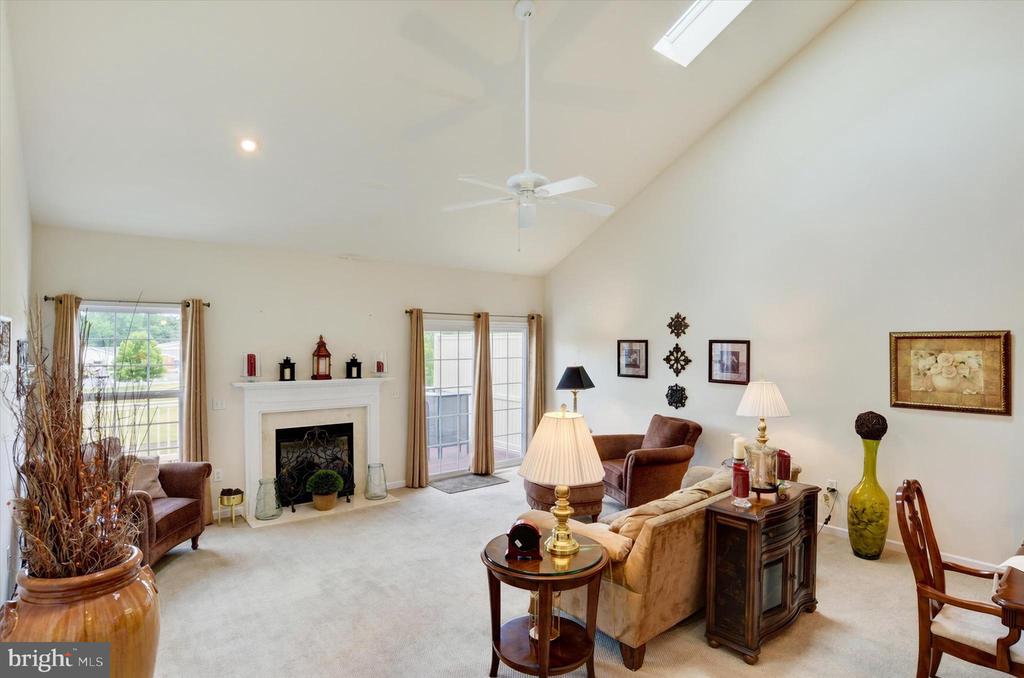 215 BROOKRIDGE COURT