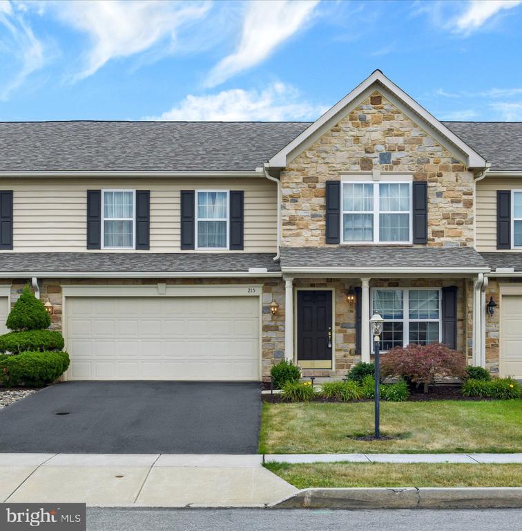 215 BROOKRIDGE COURT