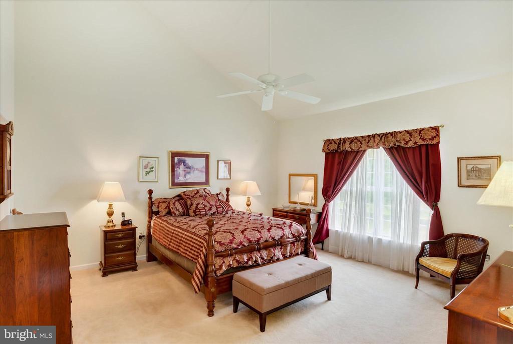 215 BROOKRIDGE COURT