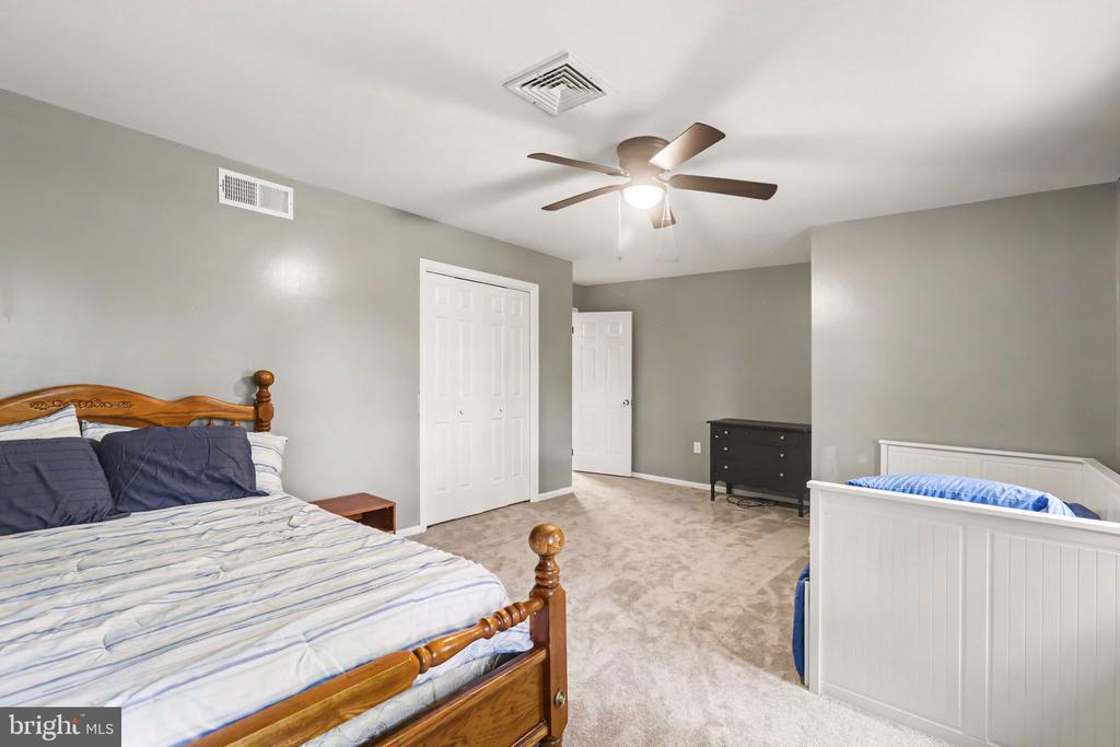2231 MOCKINGBIRD ROAD