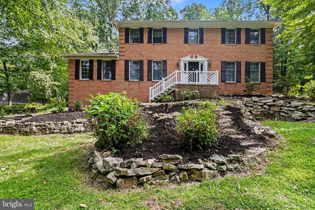 2231 MOCKINGBIRD ROAD