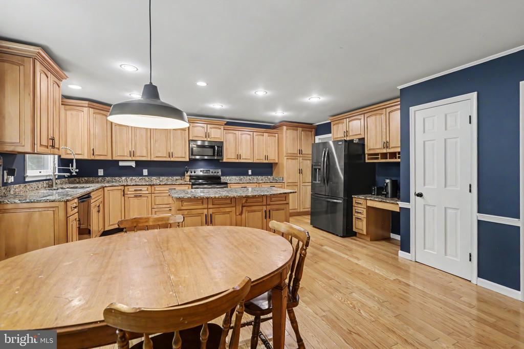 2231 MOCKINGBIRD ROAD