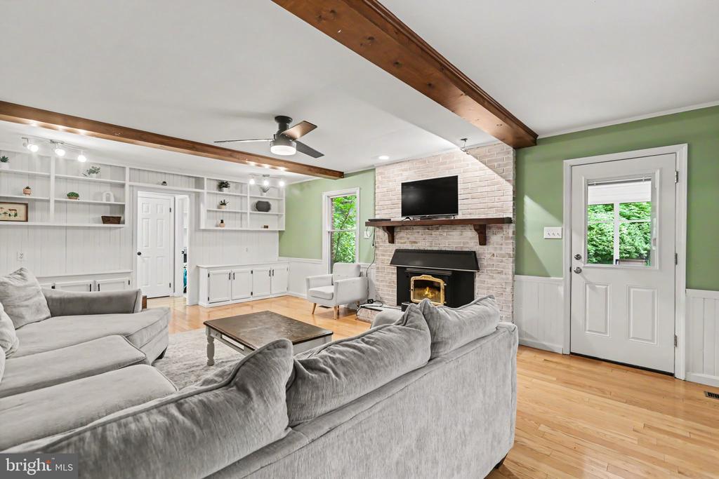 2231 MOCKINGBIRD ROAD