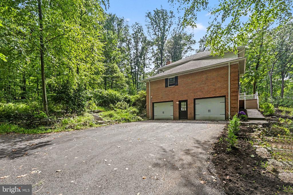 2231 MOCKINGBIRD ROAD