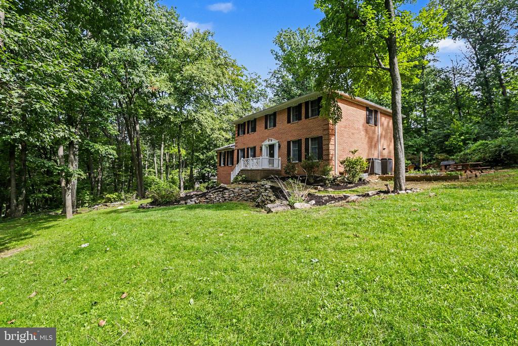 2231 MOCKINGBIRD ROAD