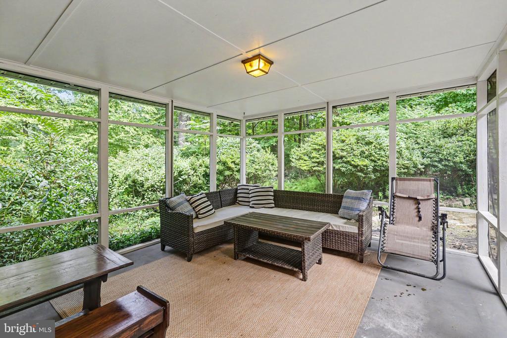 2231 MOCKINGBIRD ROAD