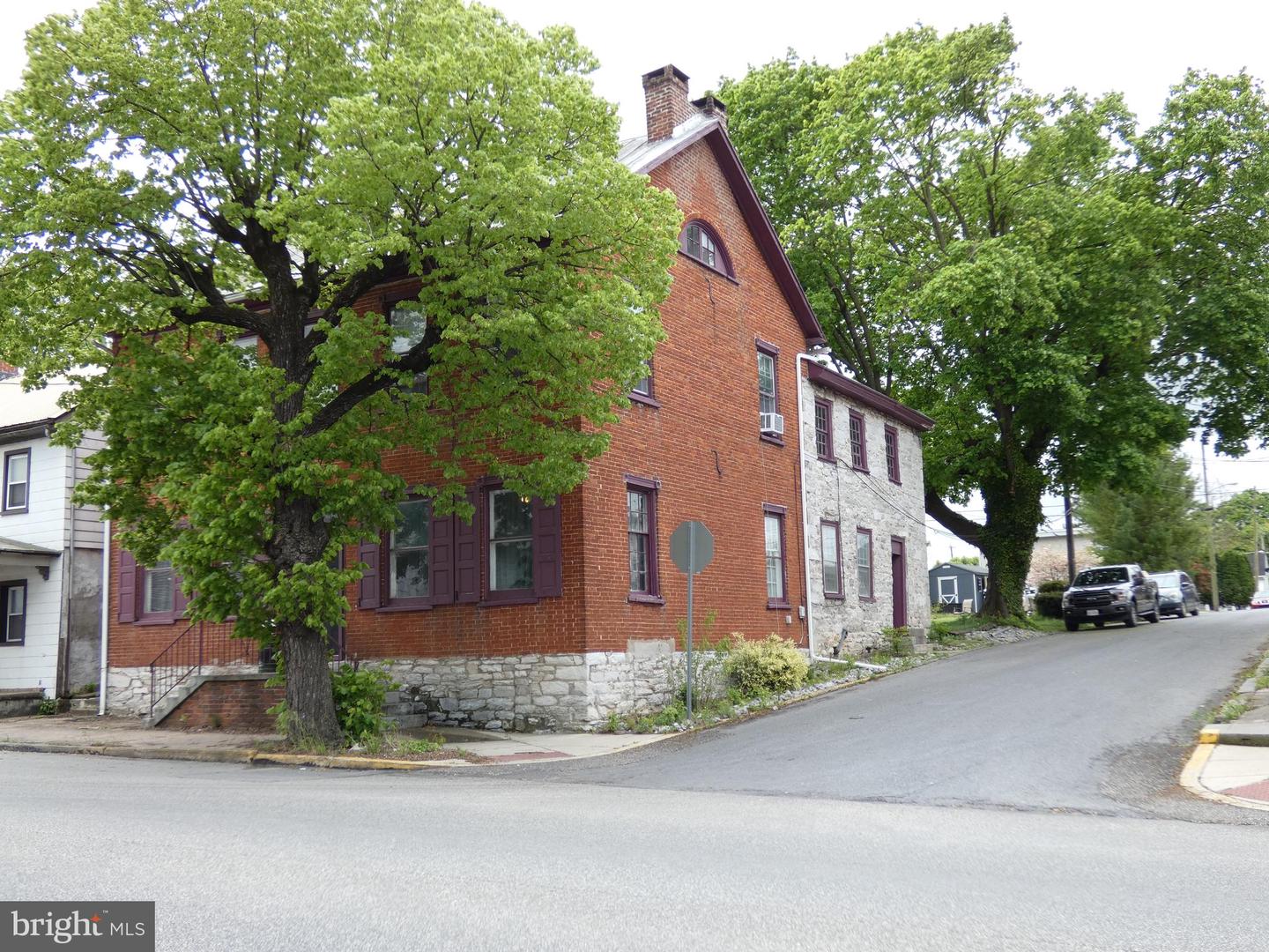 450 W Main St