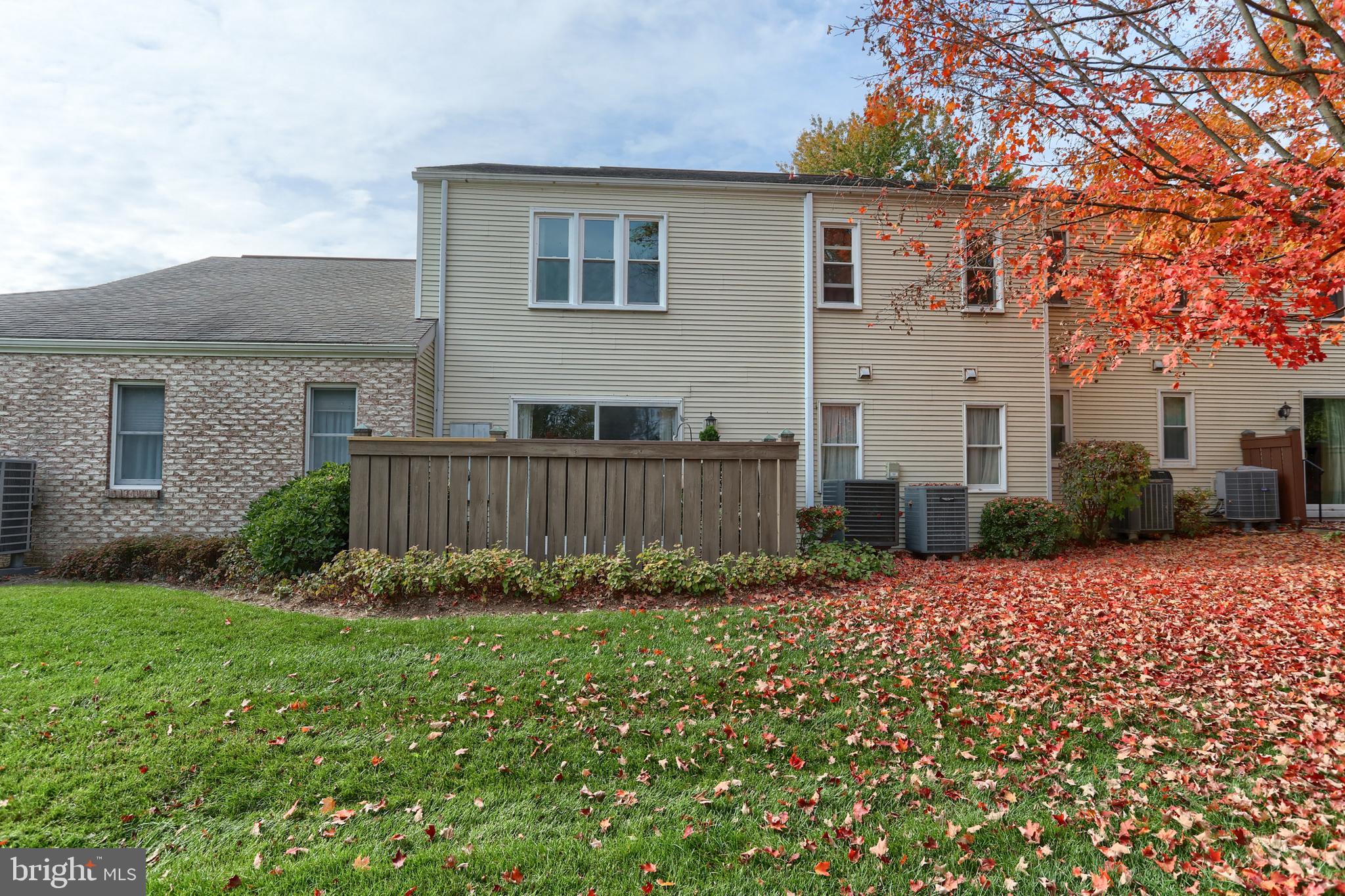 8 Woodland Est