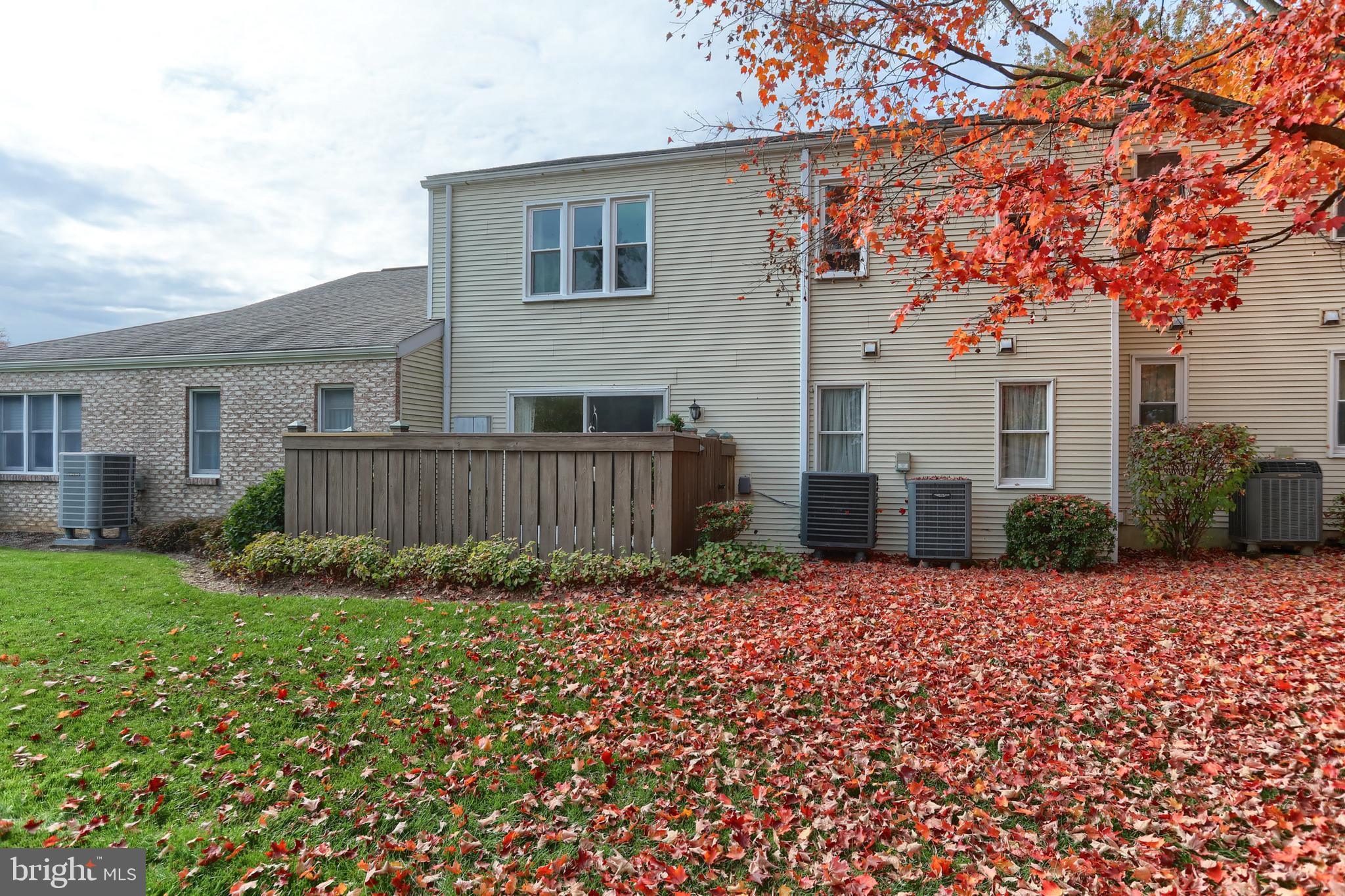 8 Woodland Est