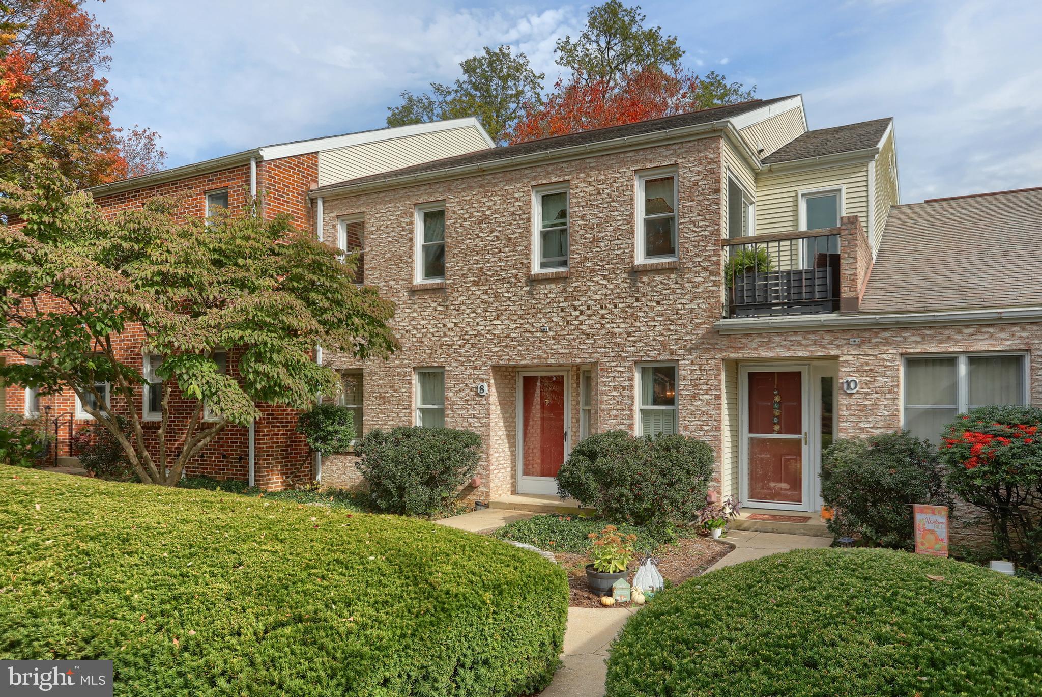 8 Woodland Est