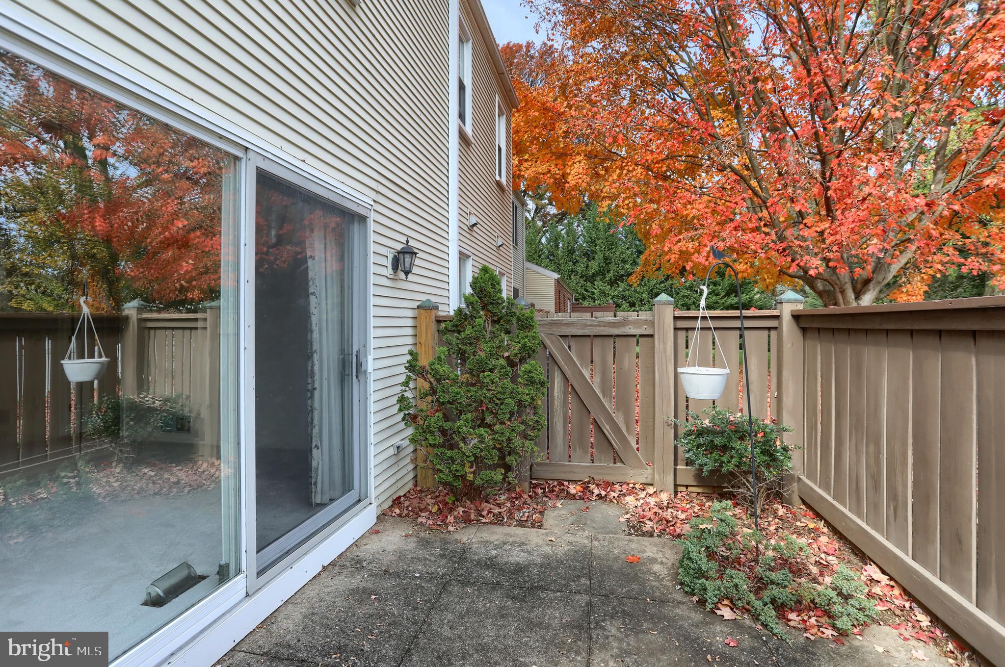 8 Woodland Est
