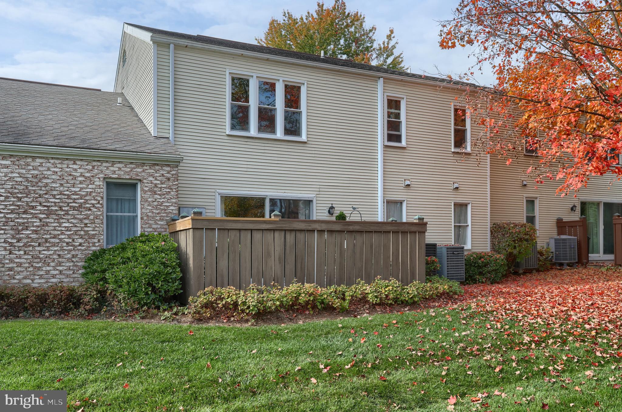 8 Woodland Est