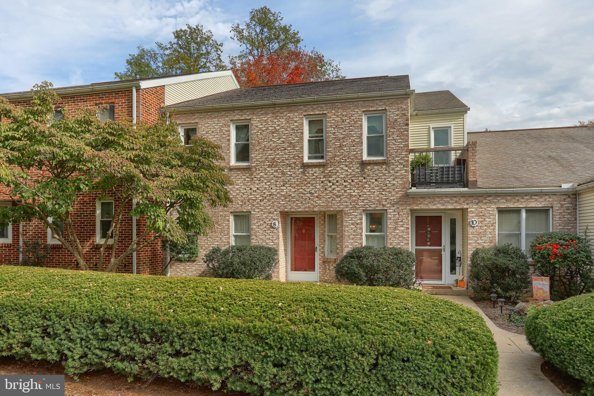 8 Woodland Est