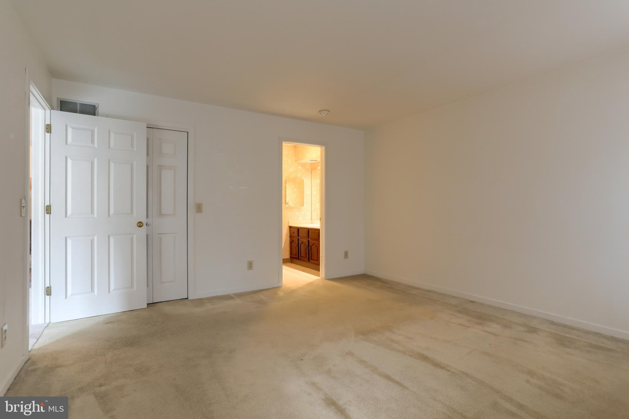 8 Woodland Est