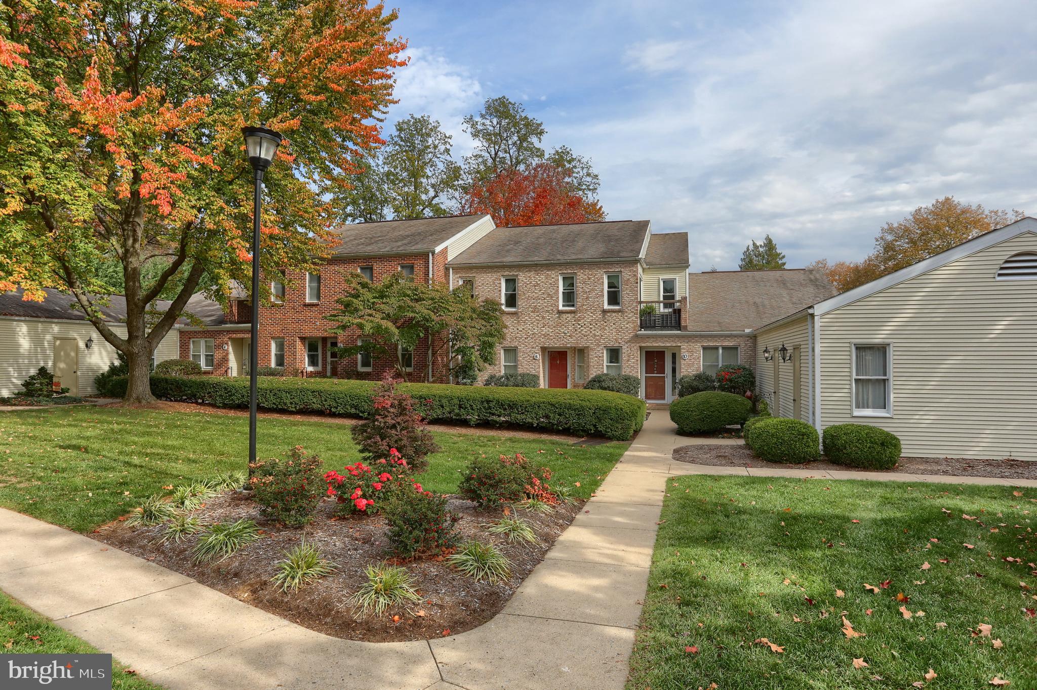 8 Woodland Est