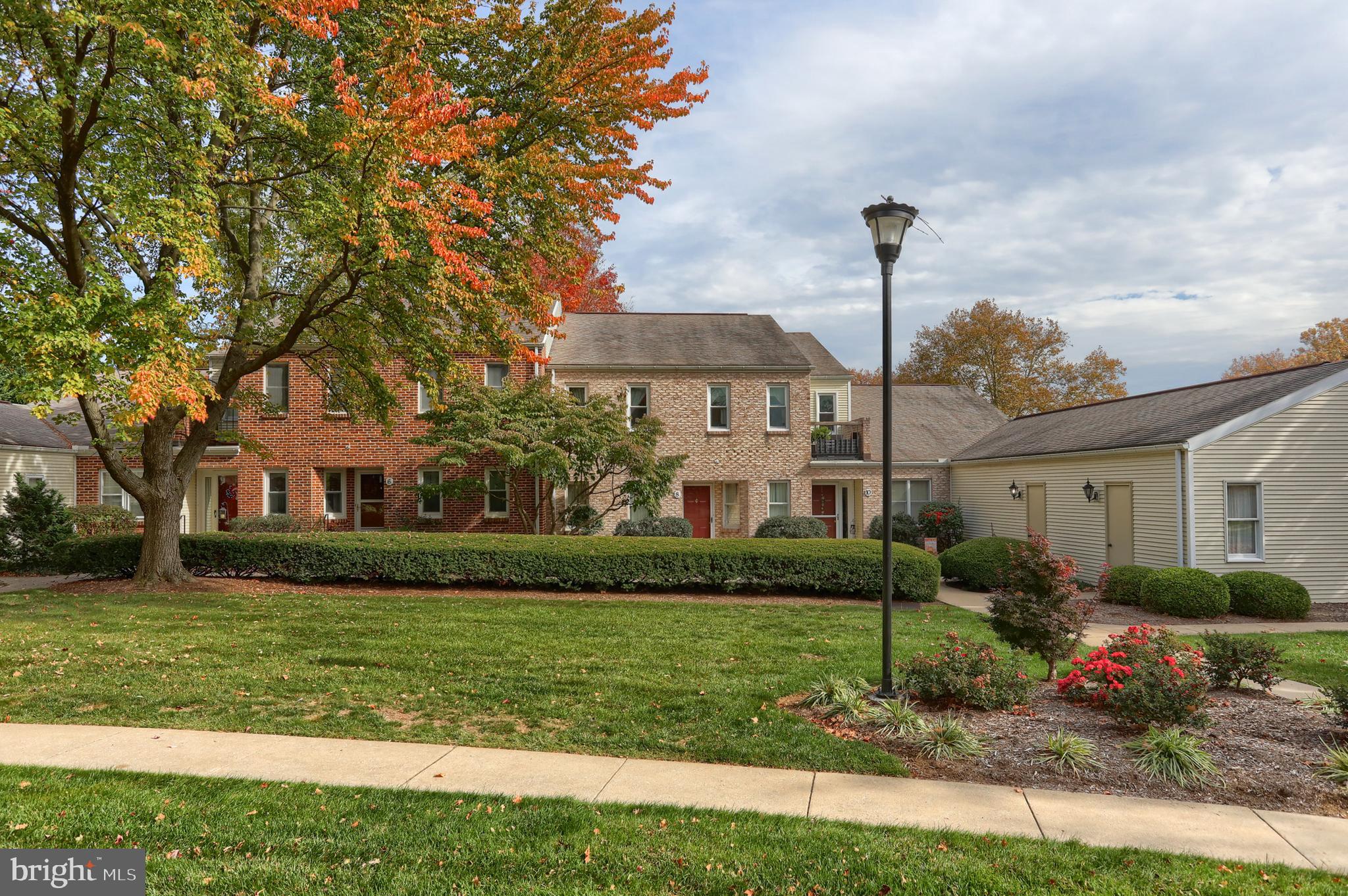 8 Woodland Est