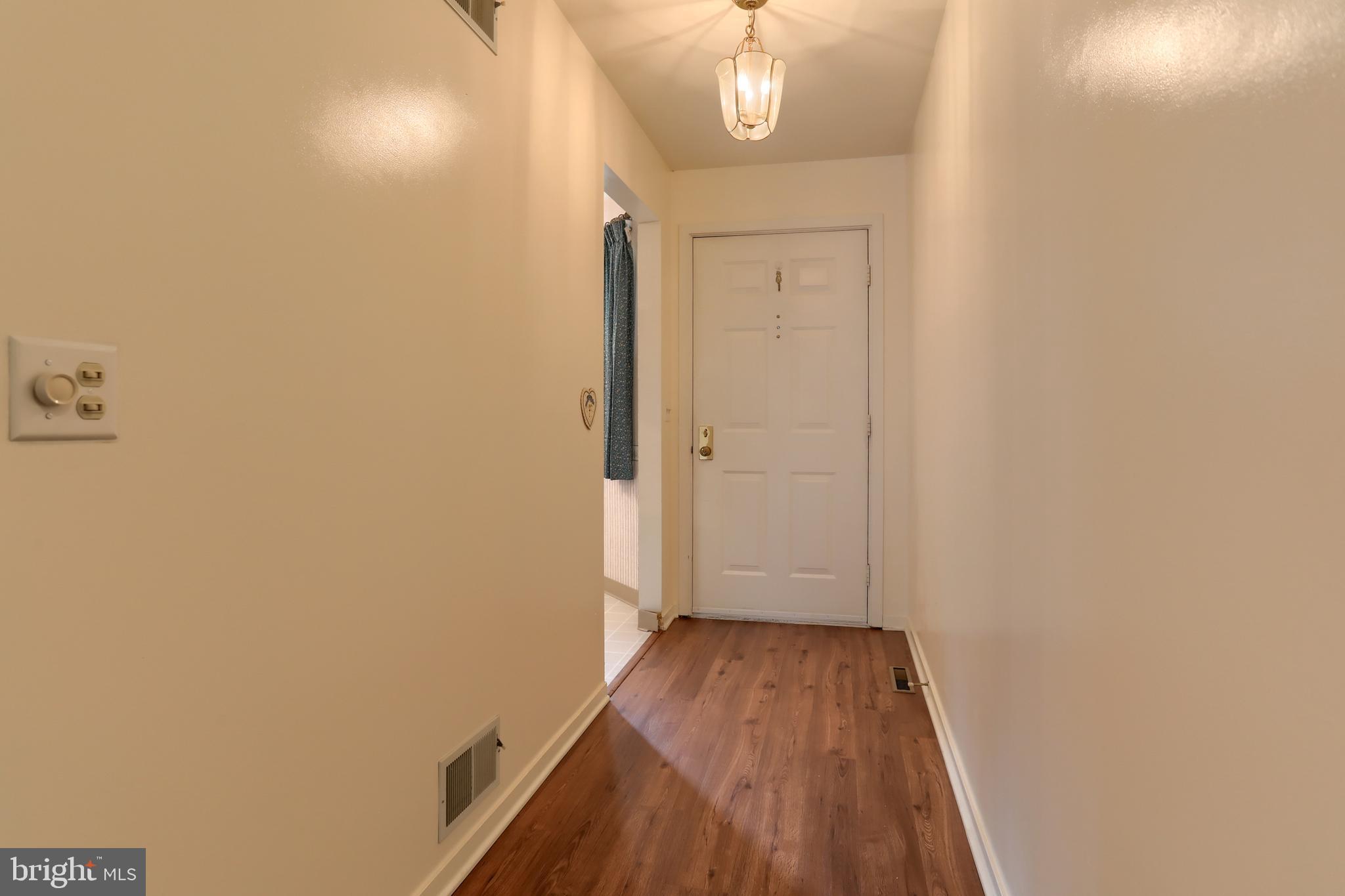 8 Woodland Est