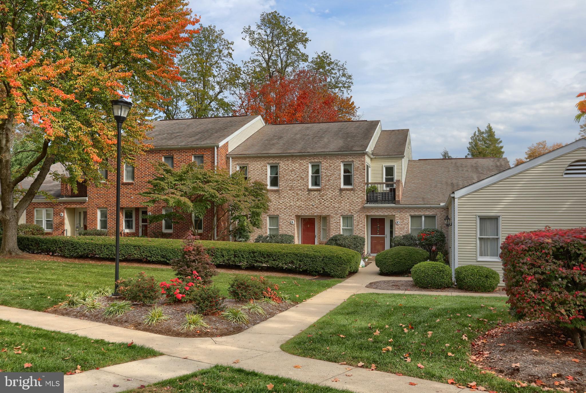 8 Woodland Est