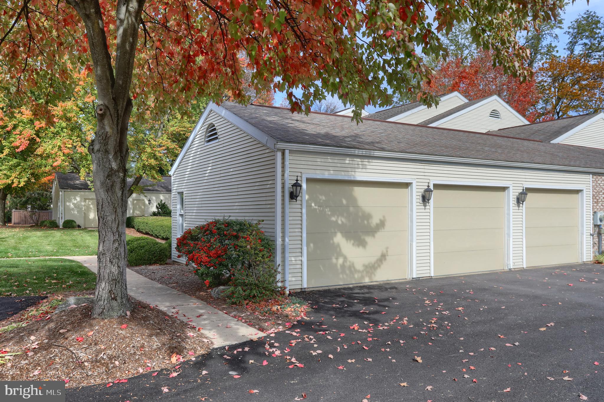 8 Woodland Est