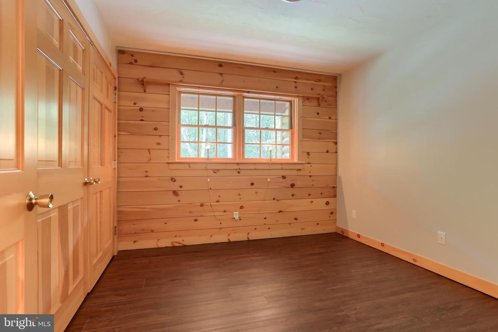 504 Hemlock Ln