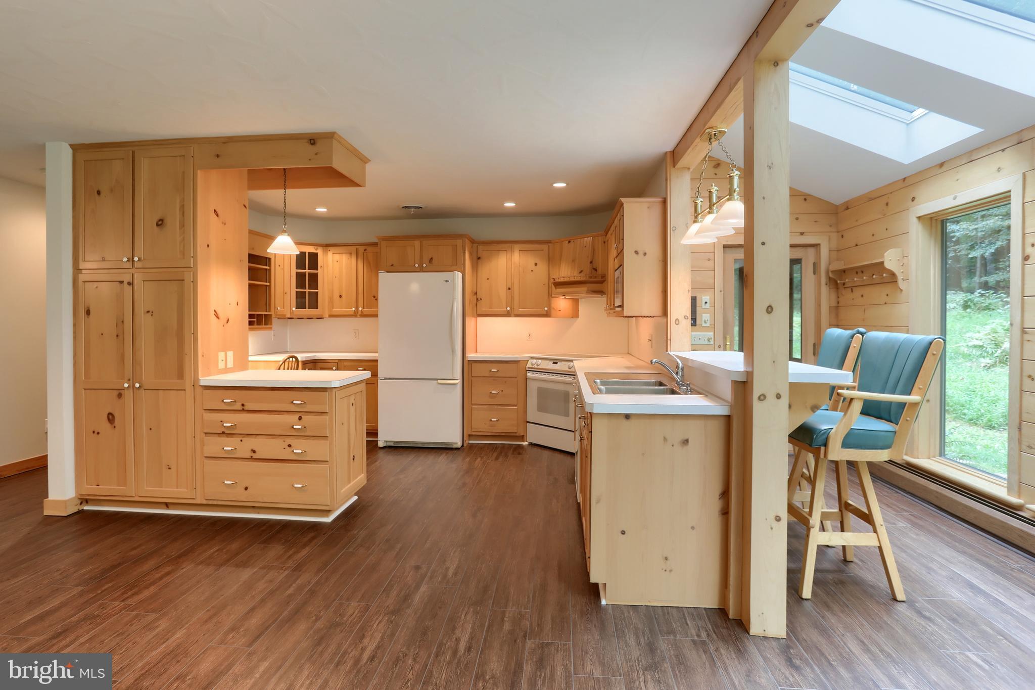 504 Hemlock Ln