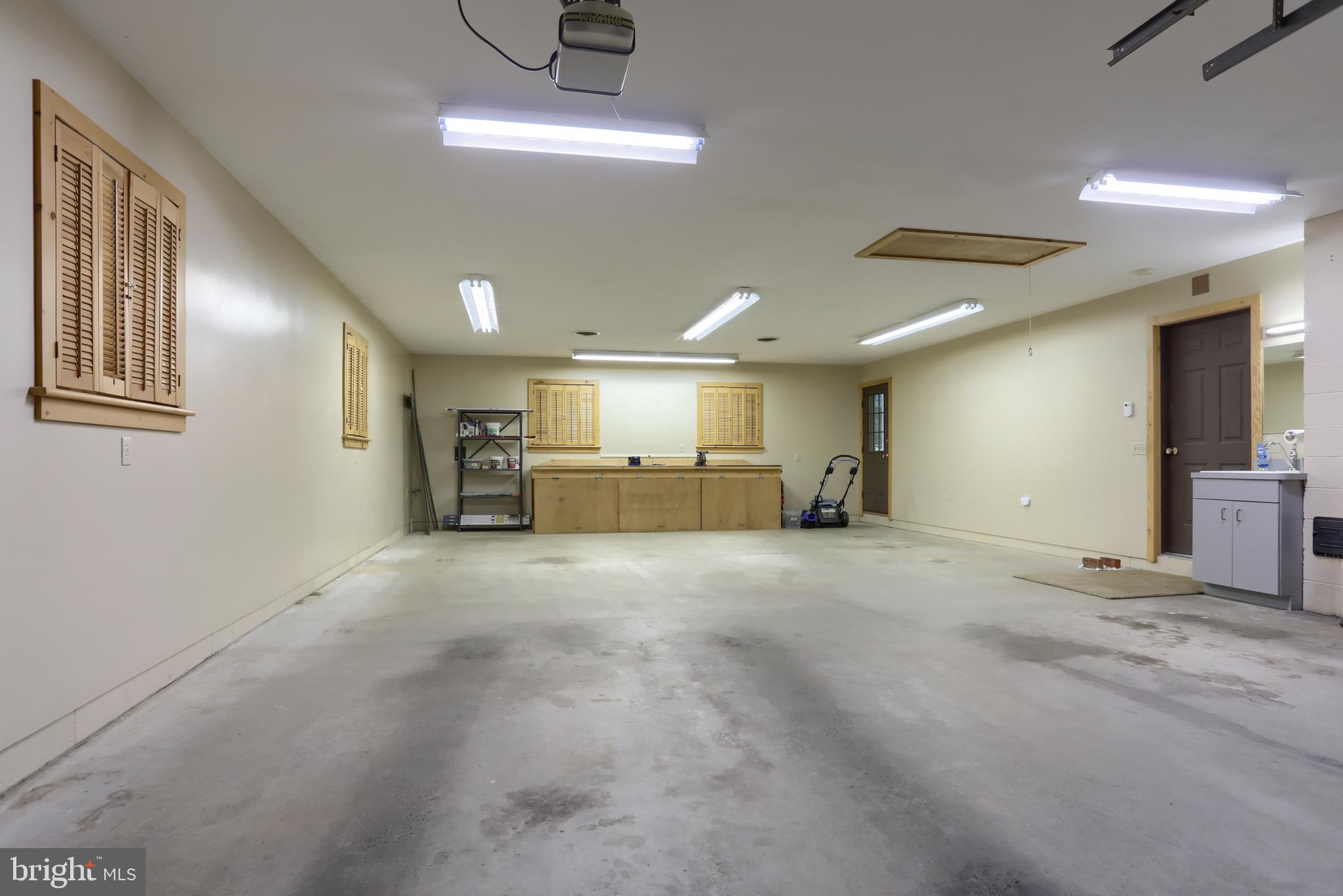 504 Hemlock Ln