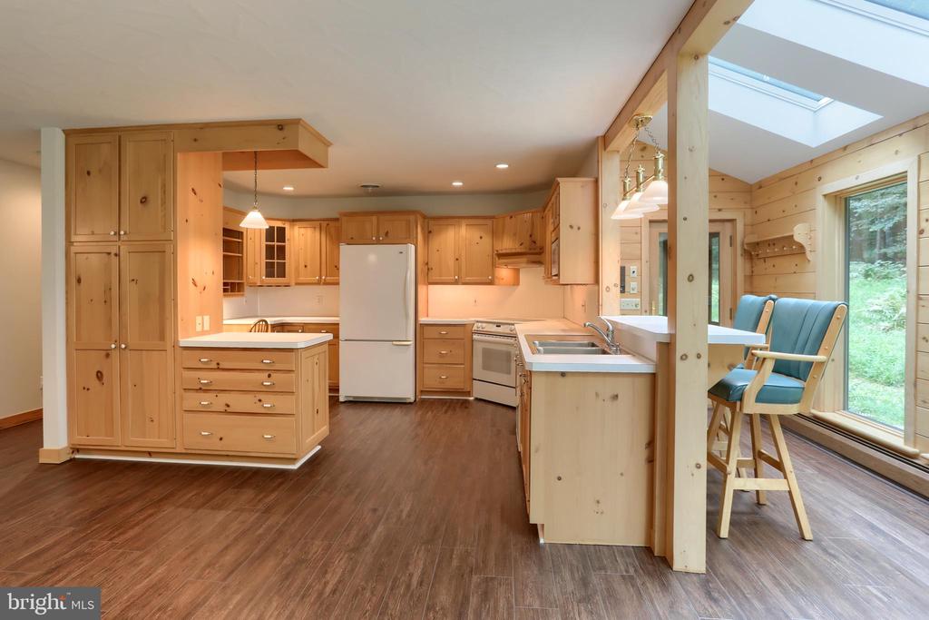 504 Hemlock Ln