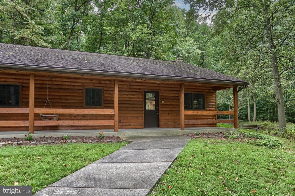 504 Hemlock Ln