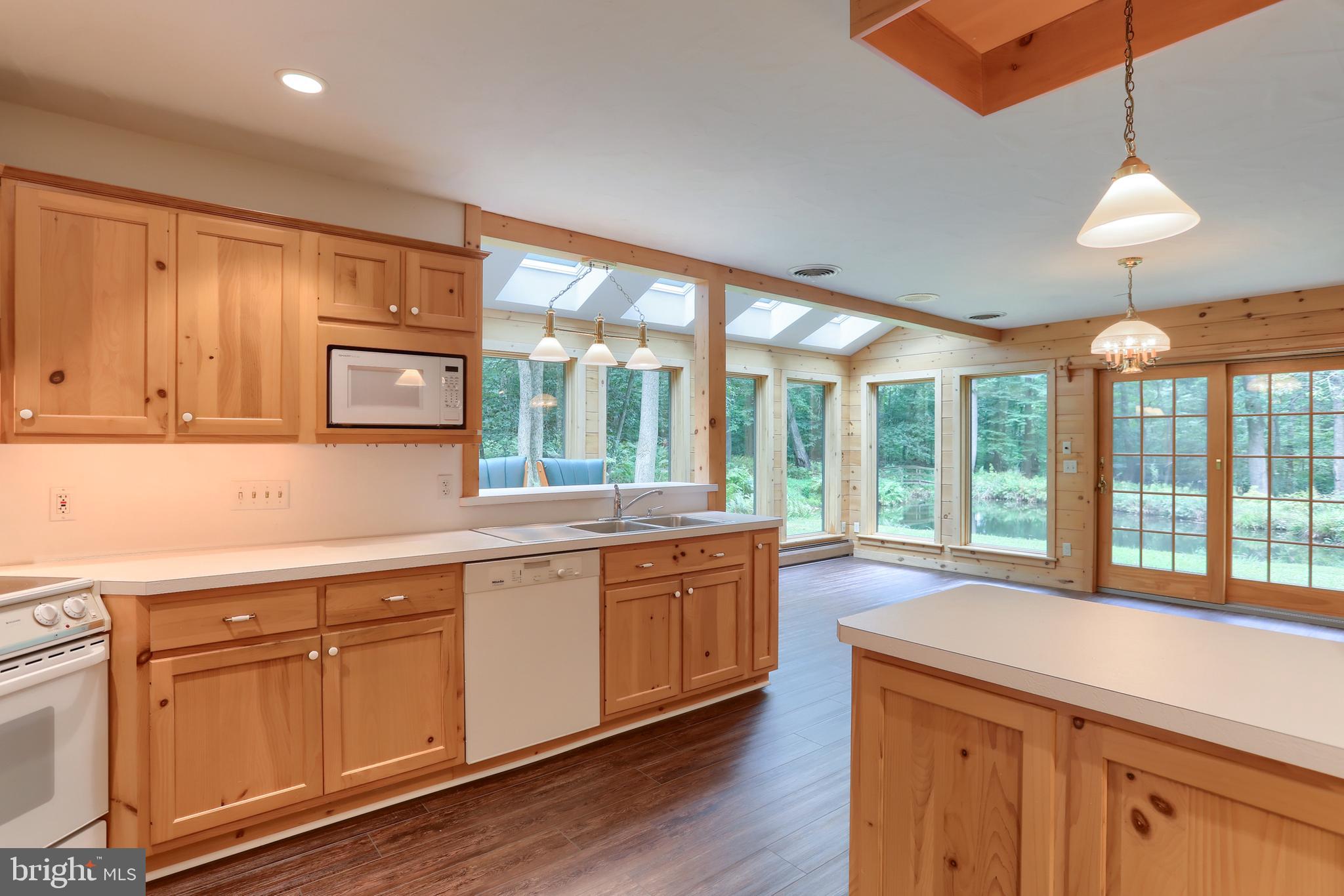 504 Hemlock Ln