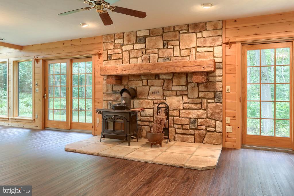 504 Hemlock Ln