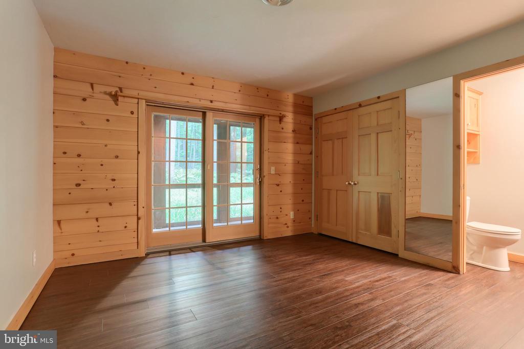 504 Hemlock Ln