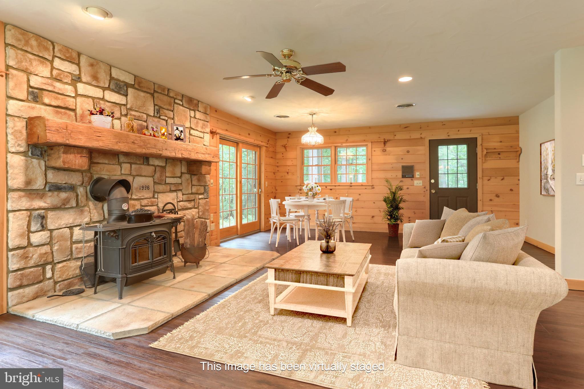 504 Hemlock Ln