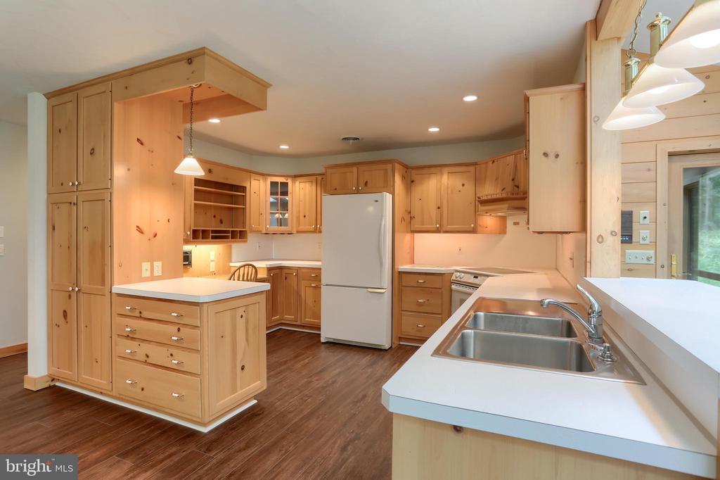 504 Hemlock Ln