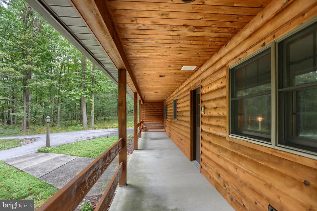 504 Hemlock Ln