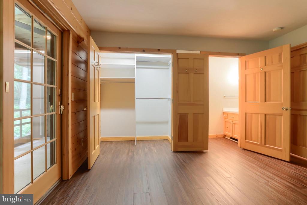 504 Hemlock Ln