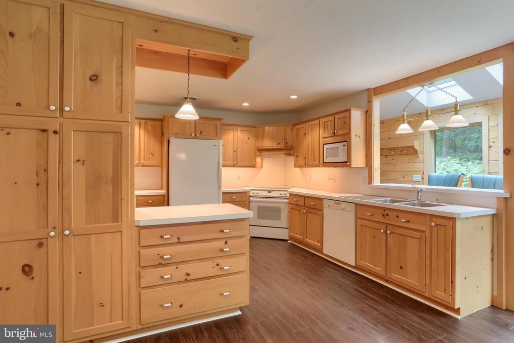 504 Hemlock Ln