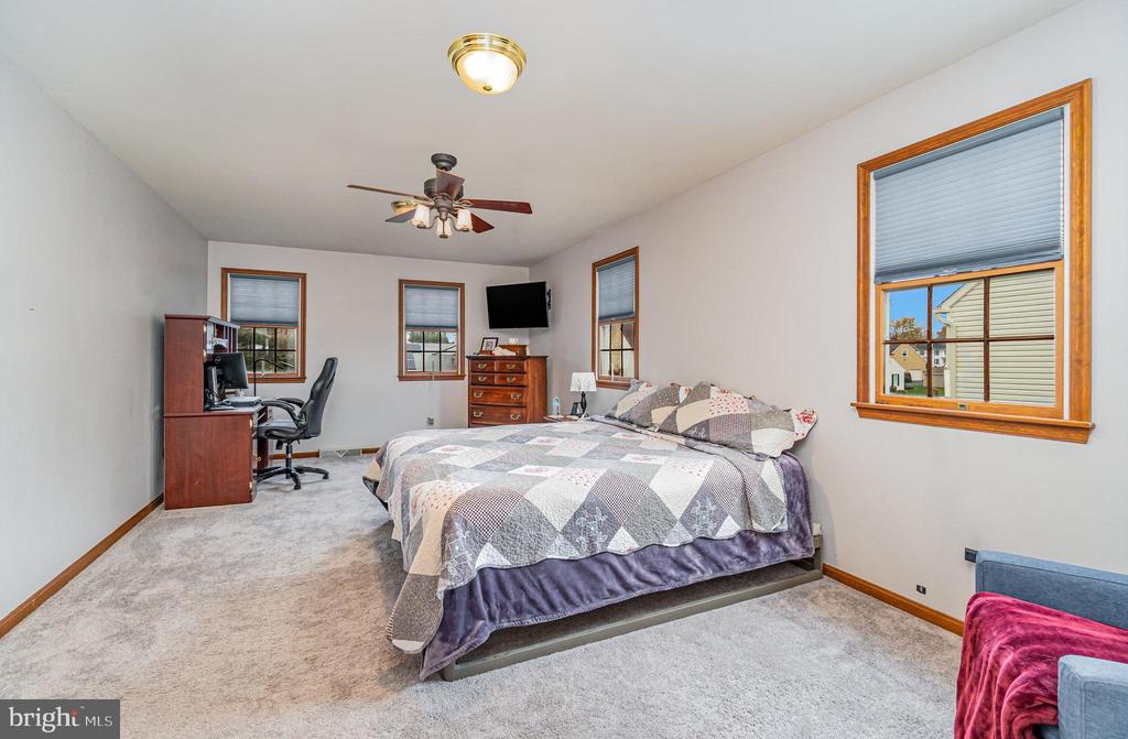 1325 MILL POND WAY