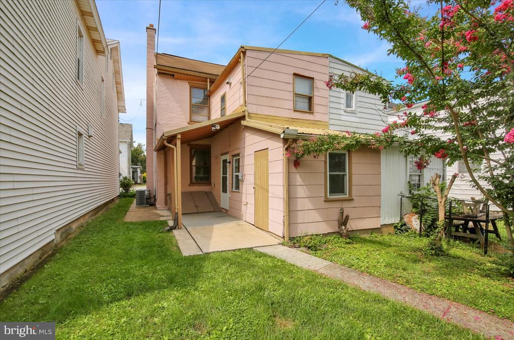 136 N RAILROAD STREET
