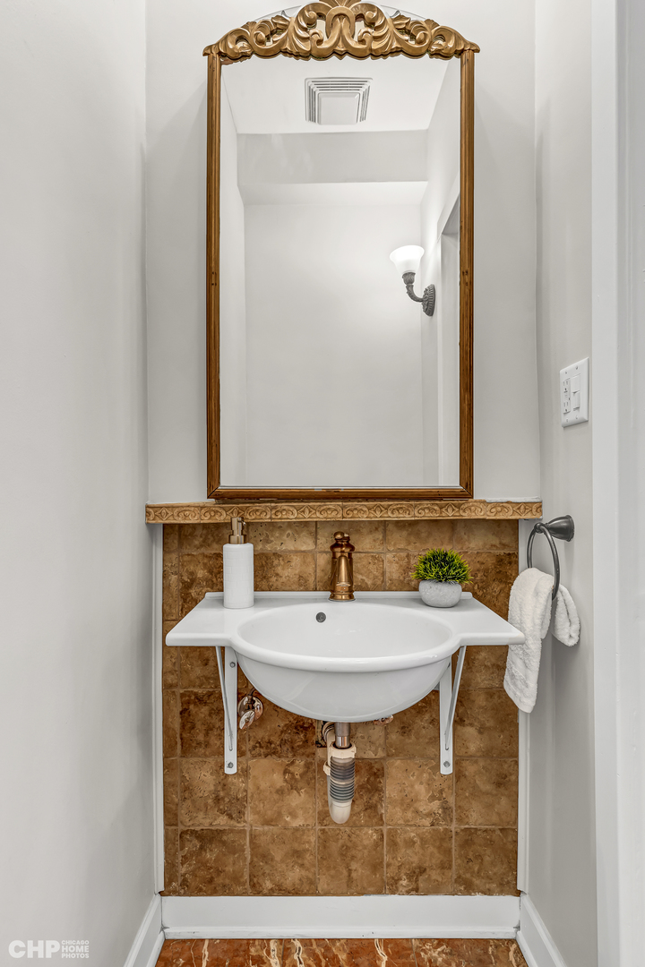 5436 S Hyde Park Boulevard Unit: 1S